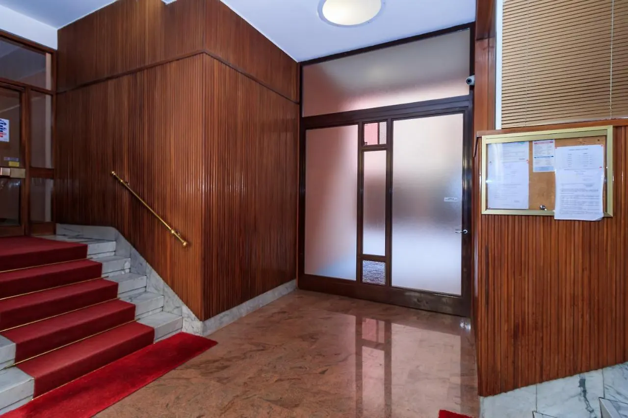 Joivy Cosy 1Bed Flat In Fiera, Milanアパートメント ミラノ